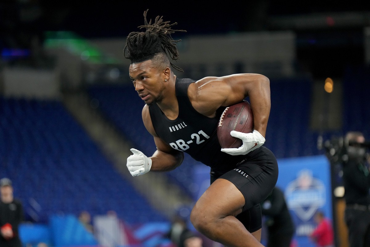 Chargers News: Yahoo Sports Predicts LA Selects Bijan Robinson In Latest  Mock Draft - Sports Illustrated Los Angeles Chargers News, Analysis and More