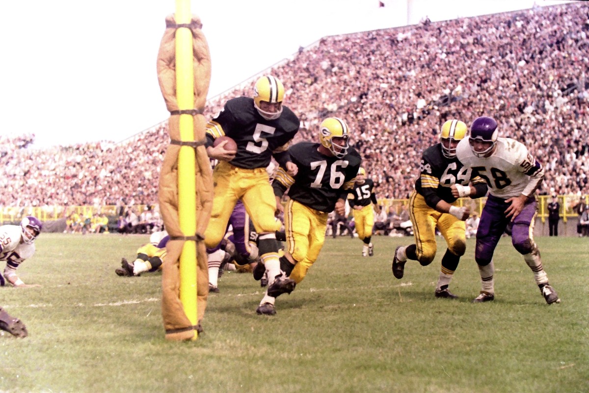 Bob Skoronski (76) won five NFL championships while playing for the Green Bay Packers. His grandson, Peter Skoronski, was the first-round pick of the Titans on Thursday night in the 2023 NFL Draft. (USA TODAY Sports)