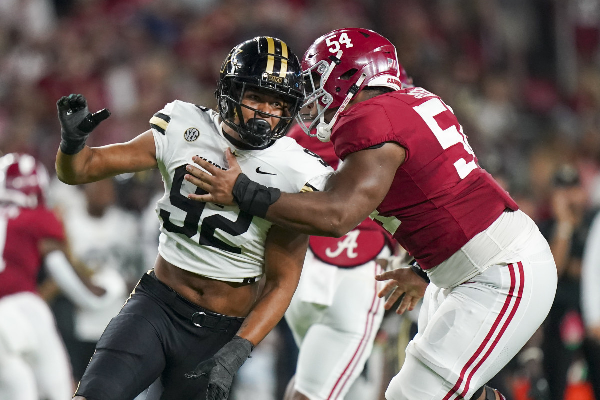 Philadelphia Eagles draft Alabama's Tyler Steen in the 3rd round of the  2023 NFL Draft 