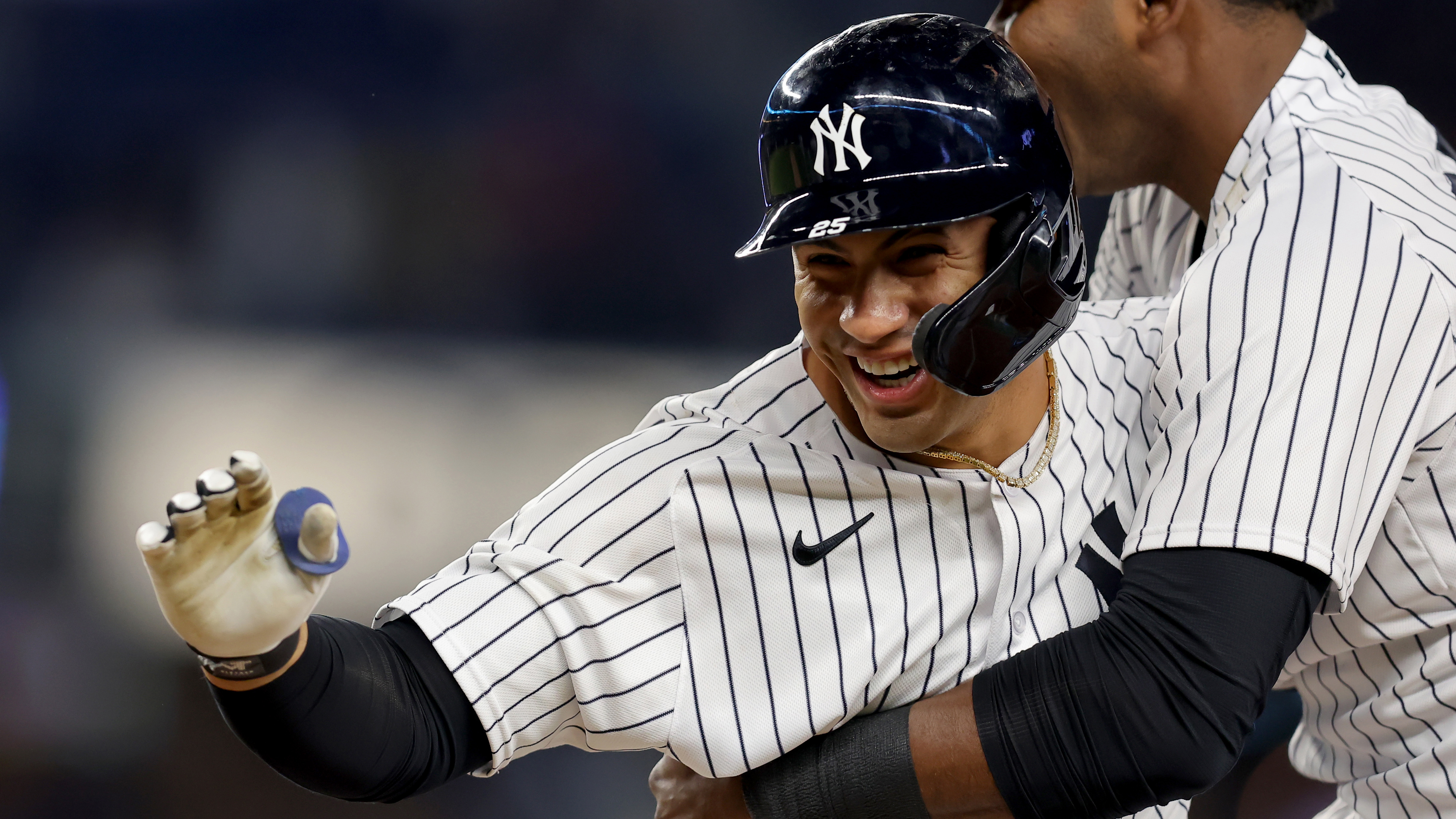 Yankees, Gleyber Torres dare fan to follow through on bowl cut bet