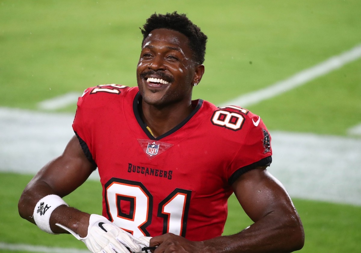 Antonio Brown announces shock NFL return with Baltimore Ravens