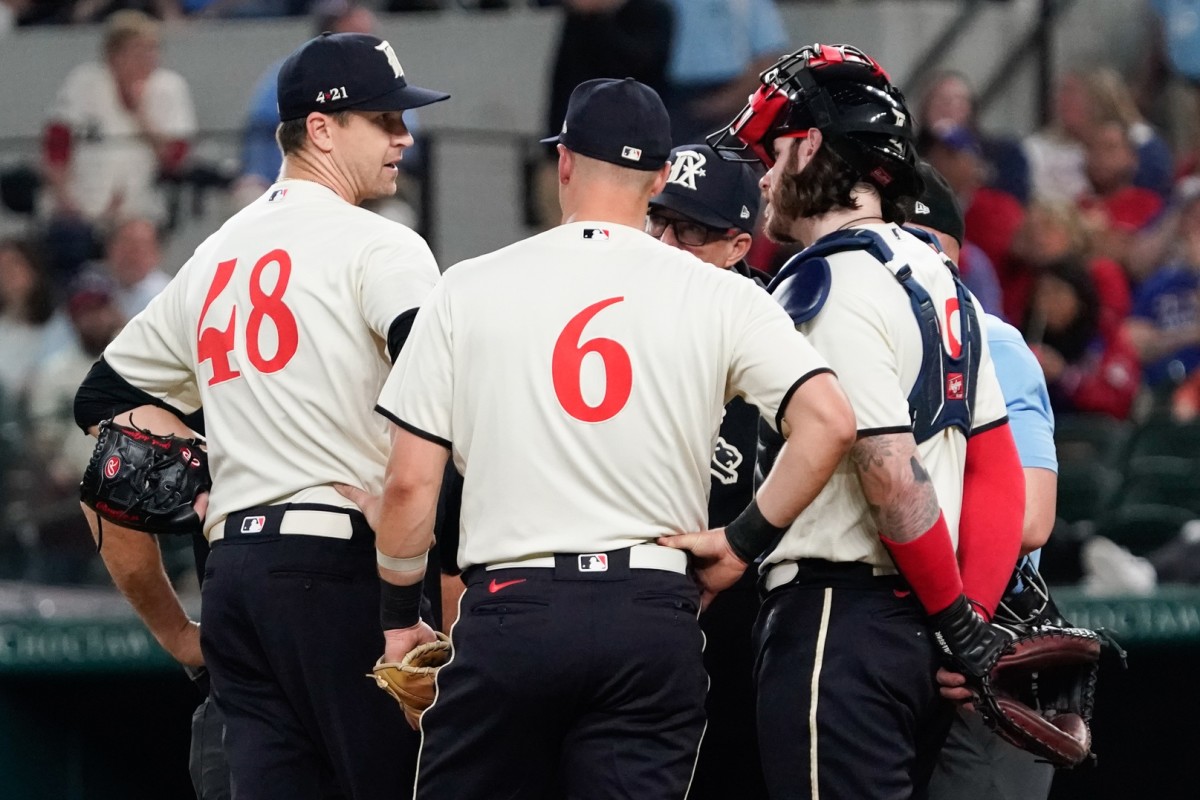 Texas Rangers Pitcher Jacob deGrom Leaves Yankees Game in Fourth Inning -  Sports Illustrated Texas Rangers News, Analysis and More