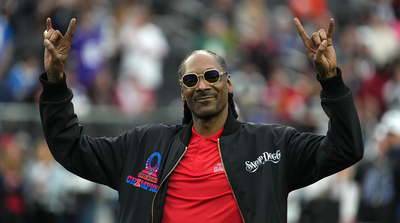 Snoop Dogg, now supporting the Predators, is the Drake of NHL fans