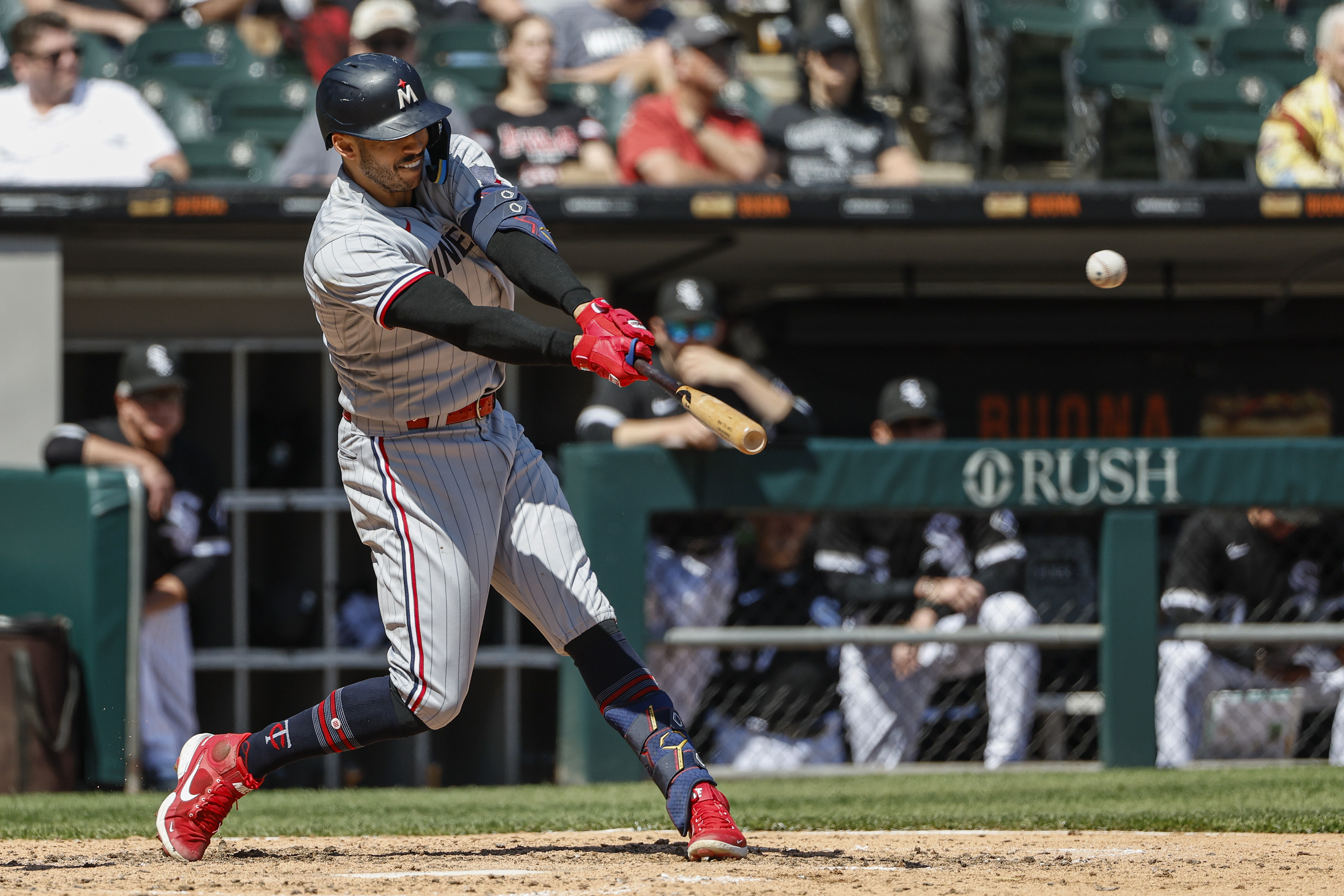 White Sox demonstrate superiority over Twins in 11-1 romp