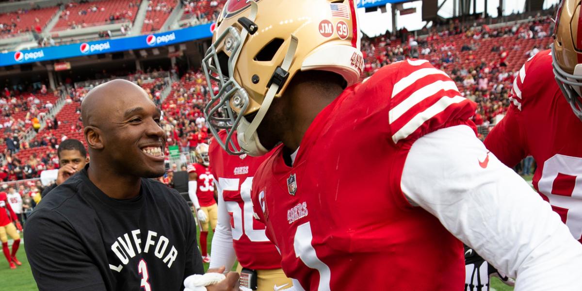 Ward is greeted by former San Francisco 49ers defensive coordinator and current Texans head coach DeMeco Ryans.