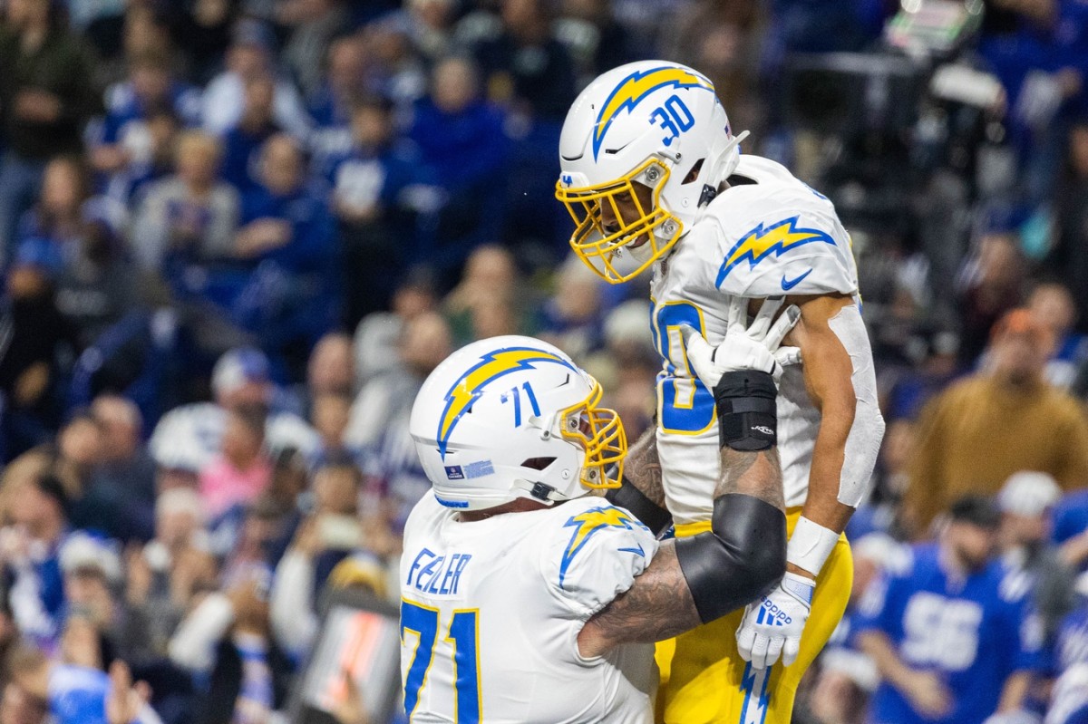 Chargers' Justin Herbert adapting quickly to Kellen Moore's offense - Sports  Illustrated