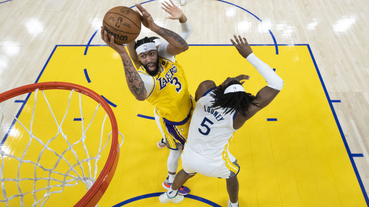 Los Angeles Lakers forward Anthony Davis shoots the basketball against Golden State Warriors forward Kevon Looney.