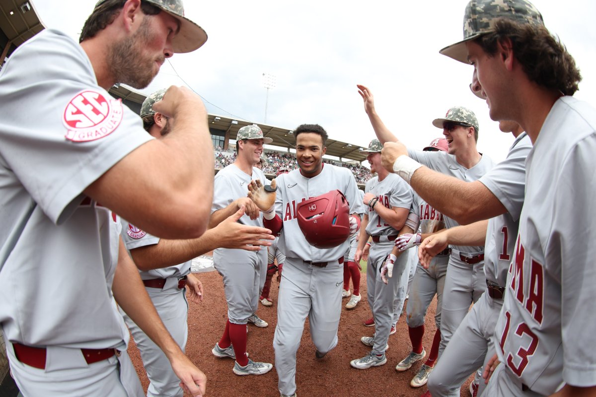 Alabama caps off the regular season with a blowout victory over