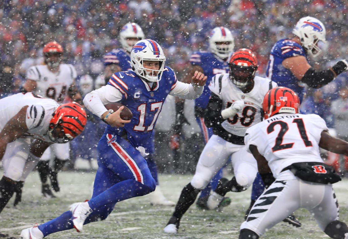 Buffalo Bills' QB Josh Allen Rakes at Toronto Blue Jays BP - Fastball