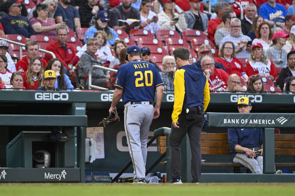 Brewers lose to Cardinals, but get a little help to clinch NL Central title  - The Boston Globe