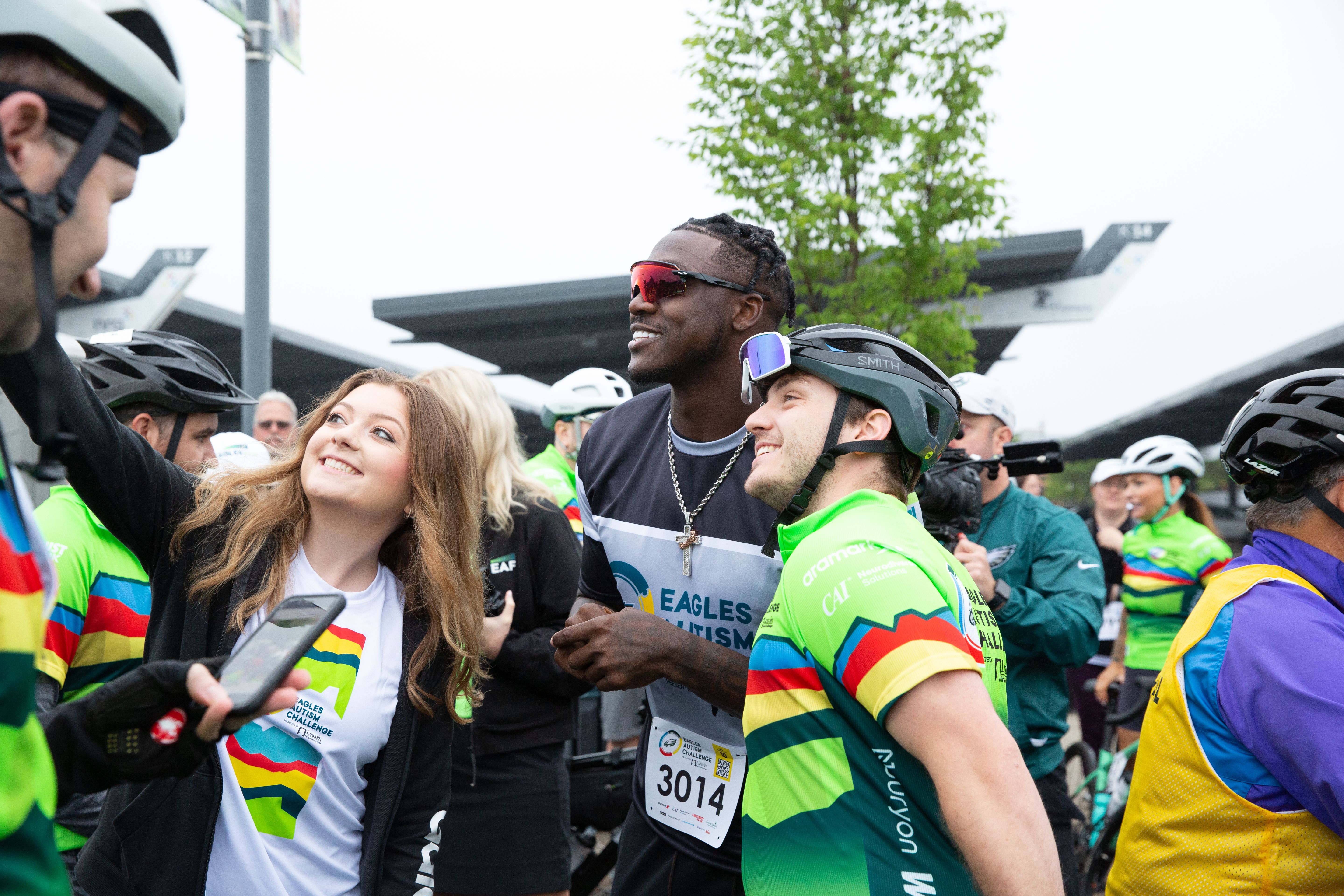 WATCH: Eagles Jason Kelce rides police bike during parade