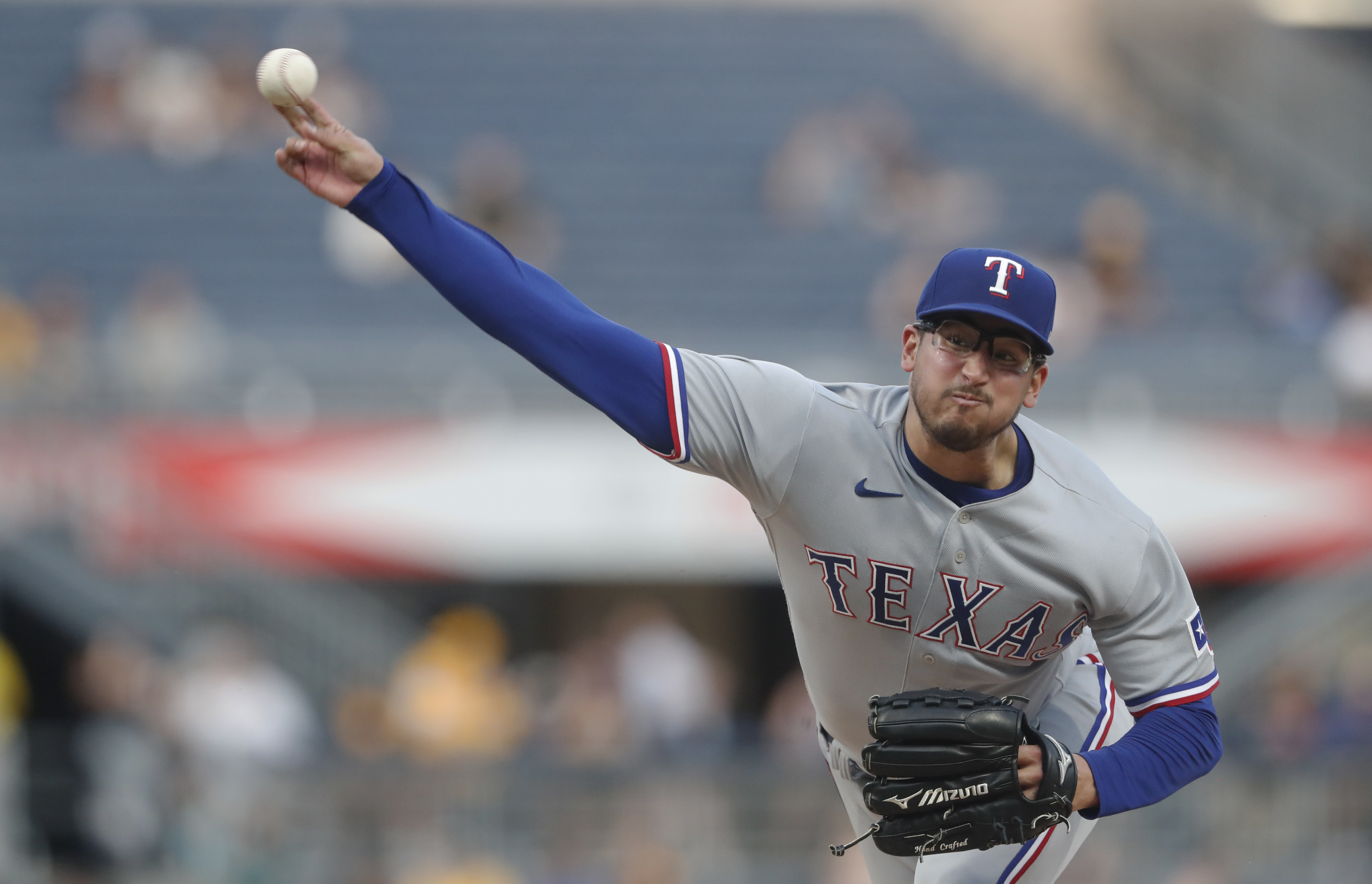 Dane Dunning 'Sets The Tone' in Win Over Atlanta Braves, Texas Rangers Snap  Four-Game Losing Streak - Sports Illustrated Texas Rangers News, Analysis  and More