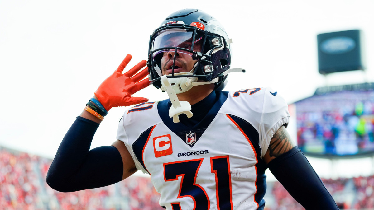 Insider Forecasts Denver Broncos to be Big Sellers at NFL Trade Deadline -  Sports Illustrated Mile High Huddle: Denver Broncos News, Analysis and More