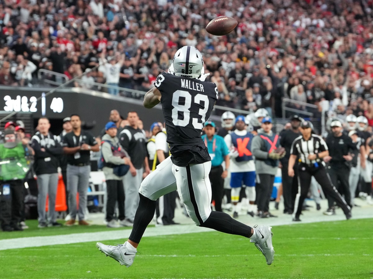 Las Vegas Raiders Former TE Darren Waller Plays Raiders On Week 9 ...