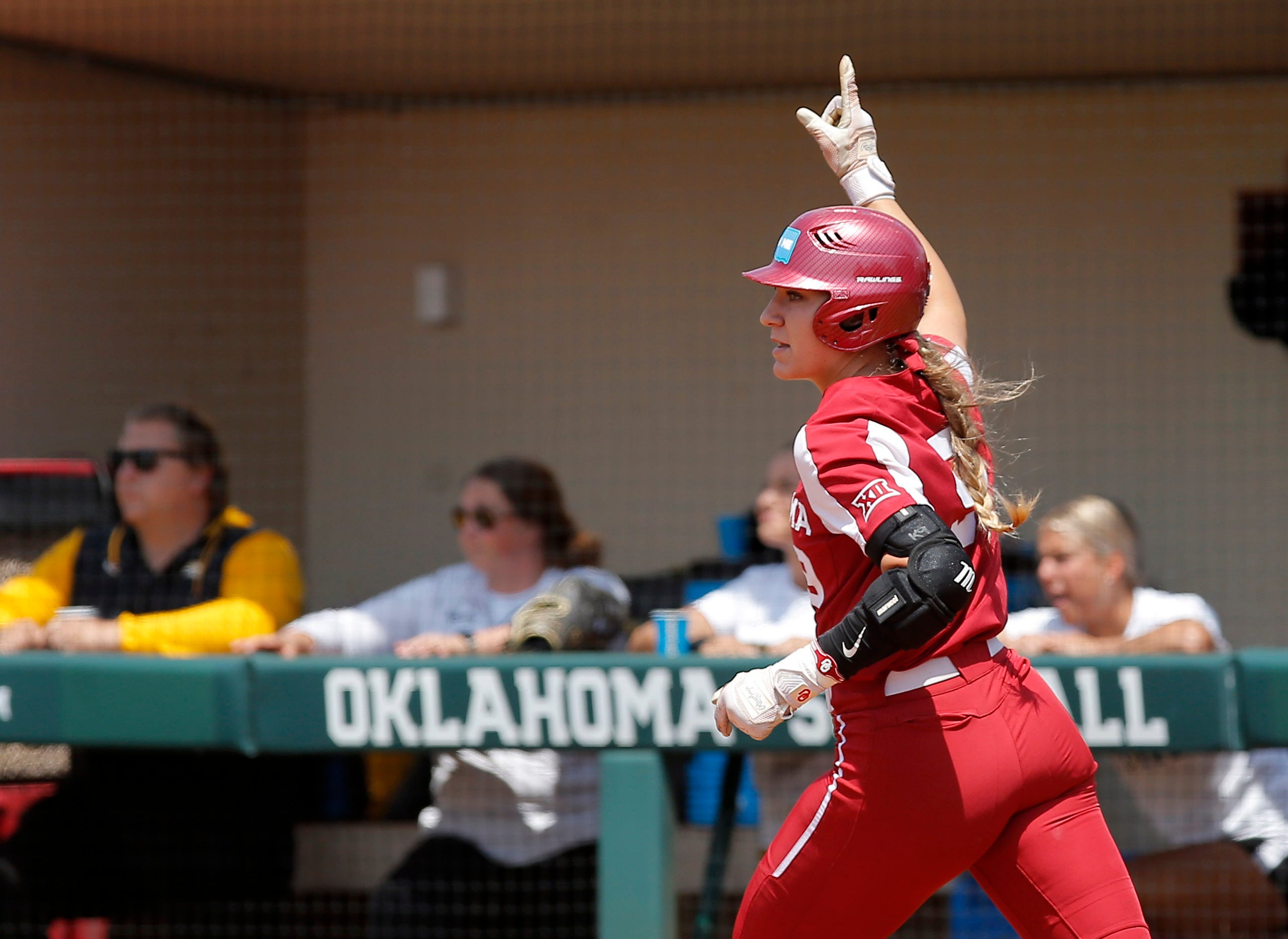 Why Oklahoma Catcher Kinzie Hansen is on a 'Mission' After Making Her  Season Debut - Sports Illustrated Oklahoma Sooners News, Analysis and More