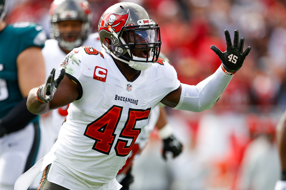 Tampa Bay player Devin White hosts shopping spree for young athletes