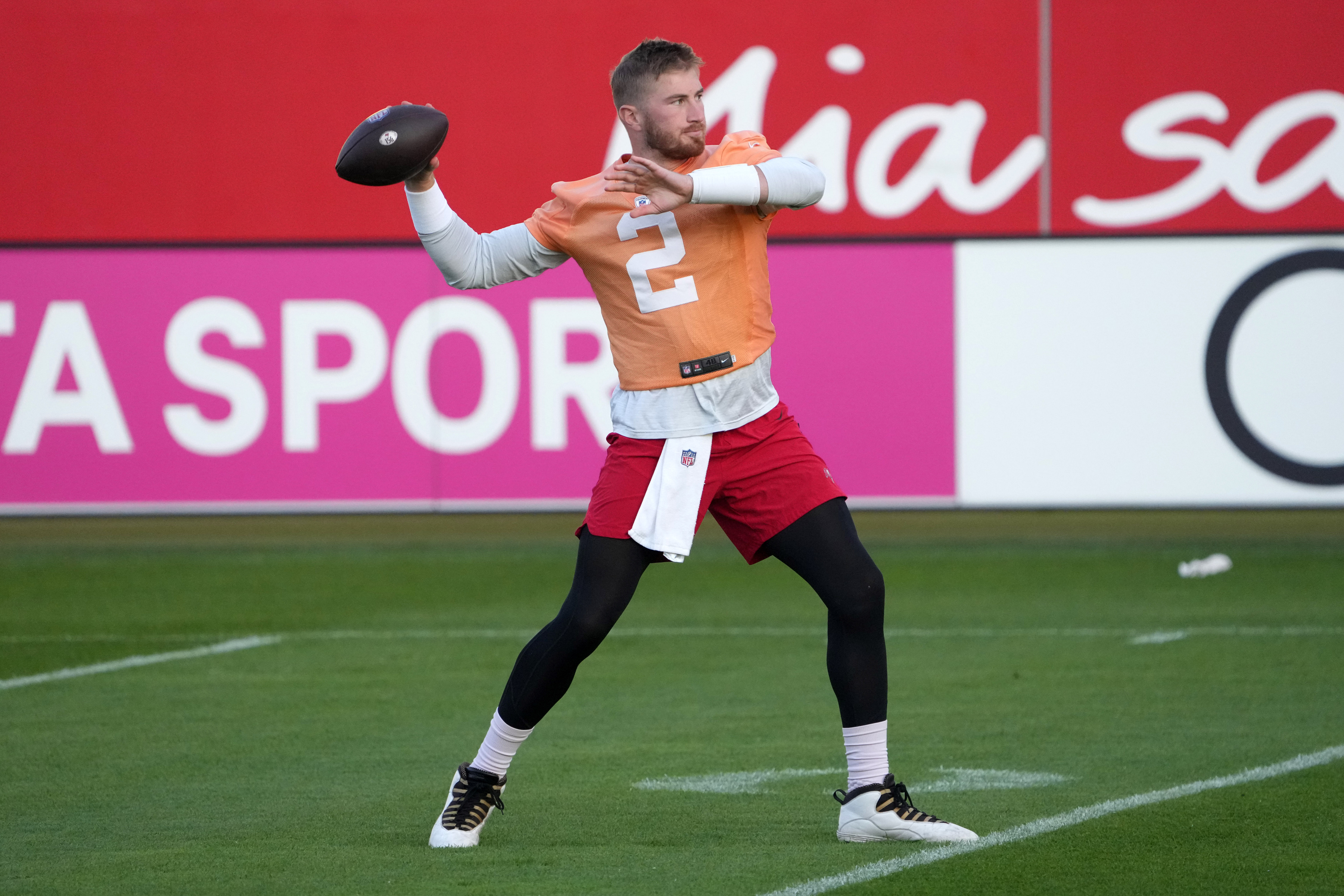 NFL fans mock Buccaneers QBs Baker Mayfield, Kyle Trask after practice  throwing session goes viral