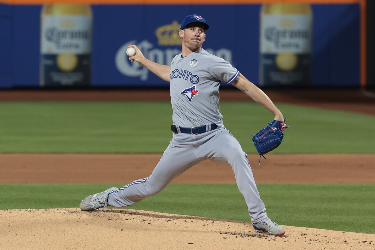 Jays' Chris Bassitt beats Mets while wife is in labor, then jets