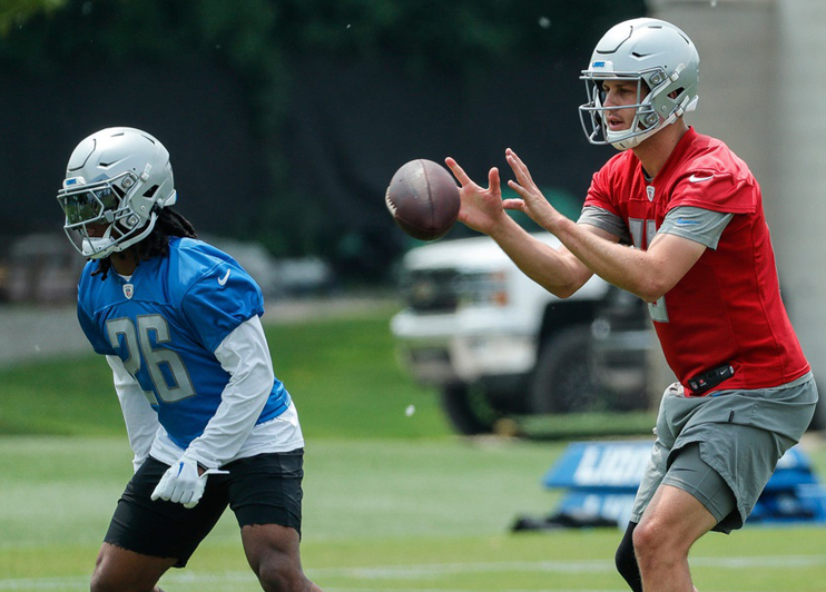 Detroit Lions fans pack stands at training camp - CBS Detroit