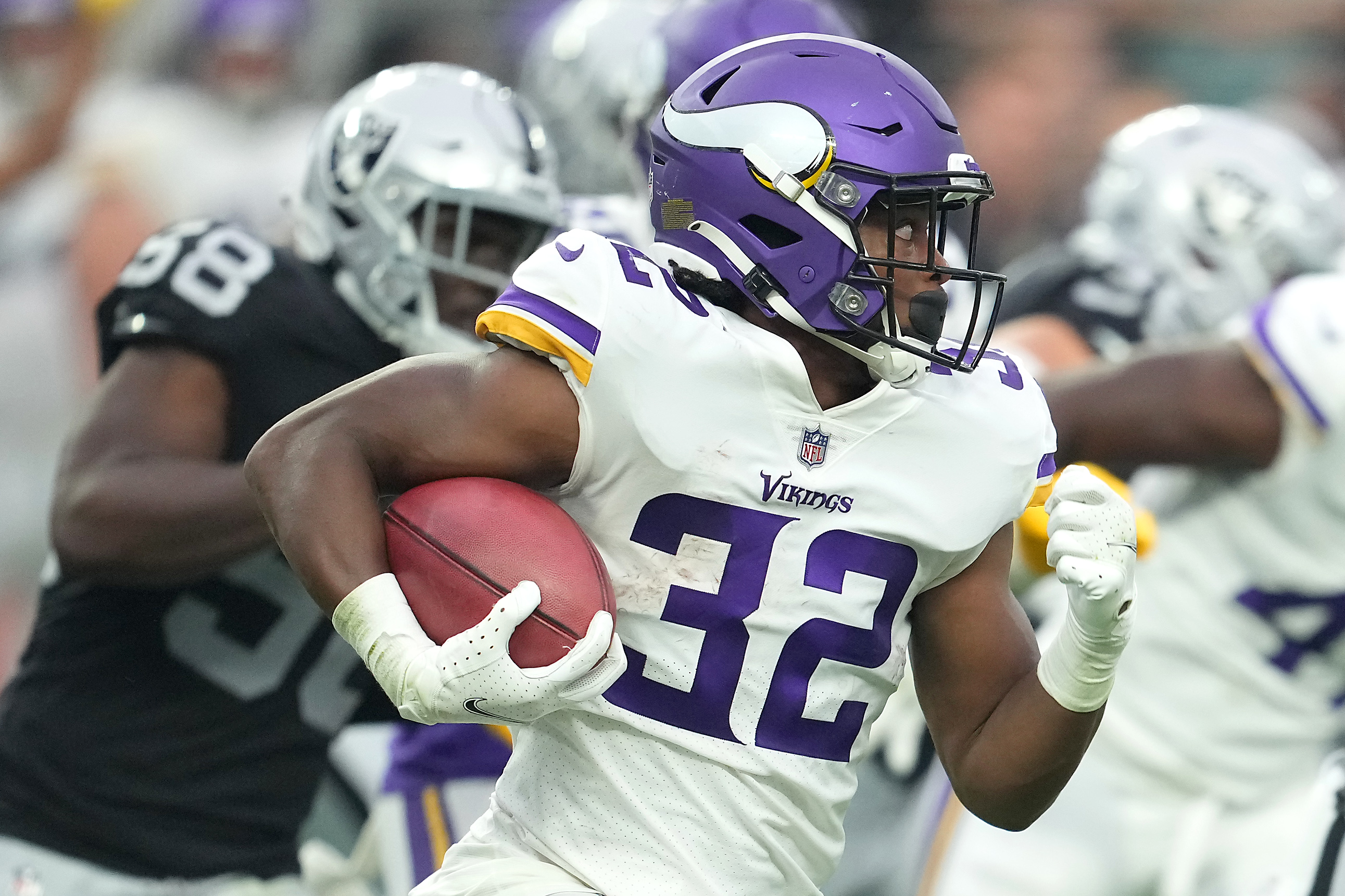 Minnesota Vikings running back Ty Chandler powers in for first touchdown of  game vs. San Francisco 49ers