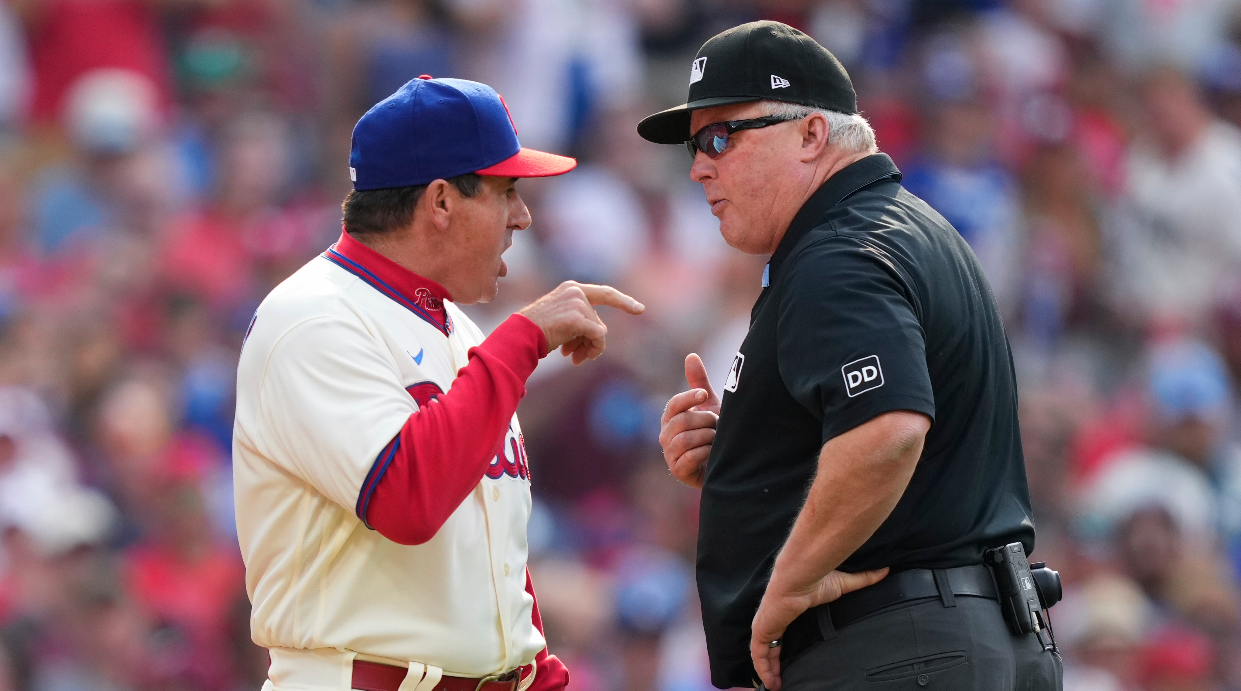 Unusual ejection for Rob Thomson after umpires take issue with