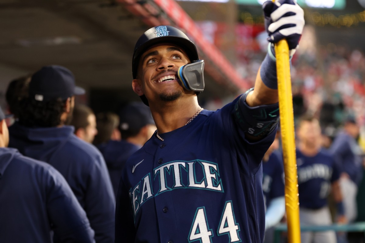 Mariners OF Julio Rodríguez learns he made team roster in