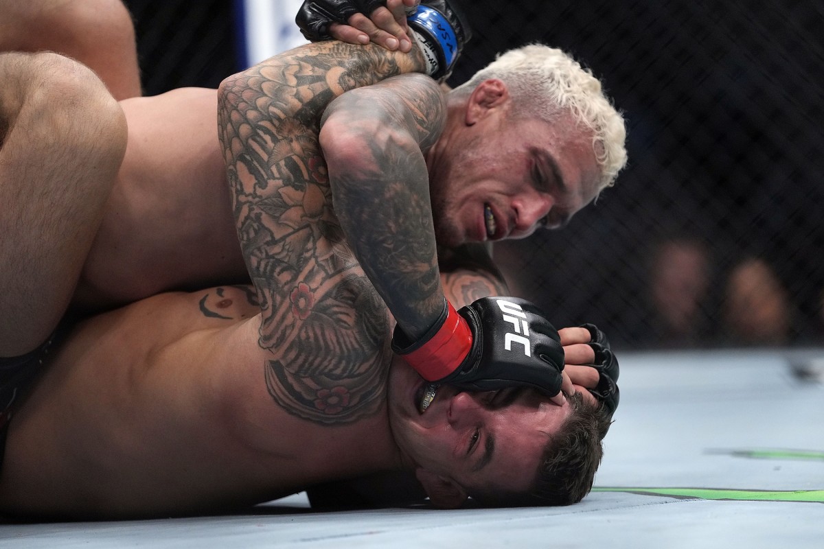 Charles Oliveira with grueling top control vs. Dustin Poirier