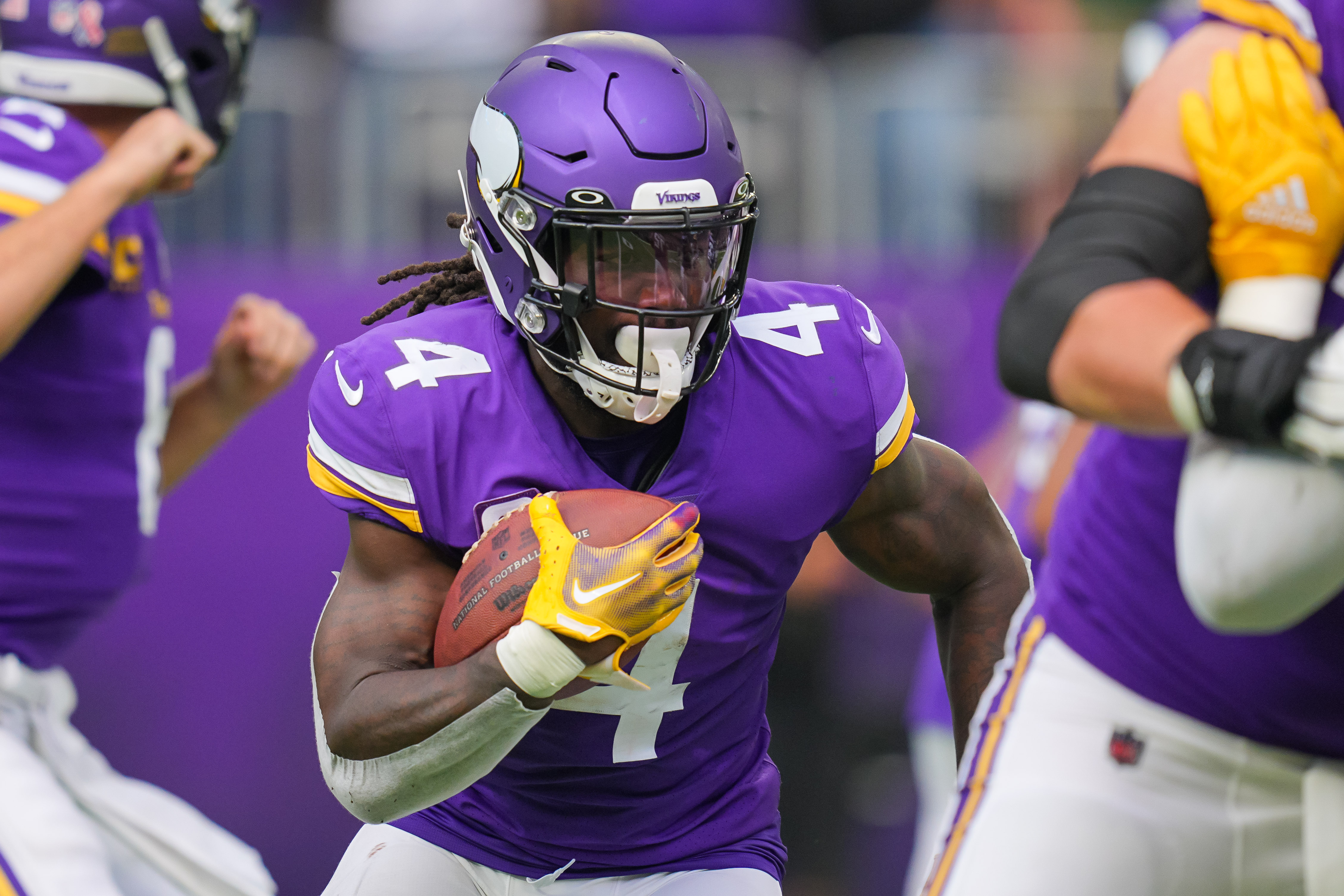 Vikings star Dalvin Cook fulfills promise to late father by switching to  No. 4