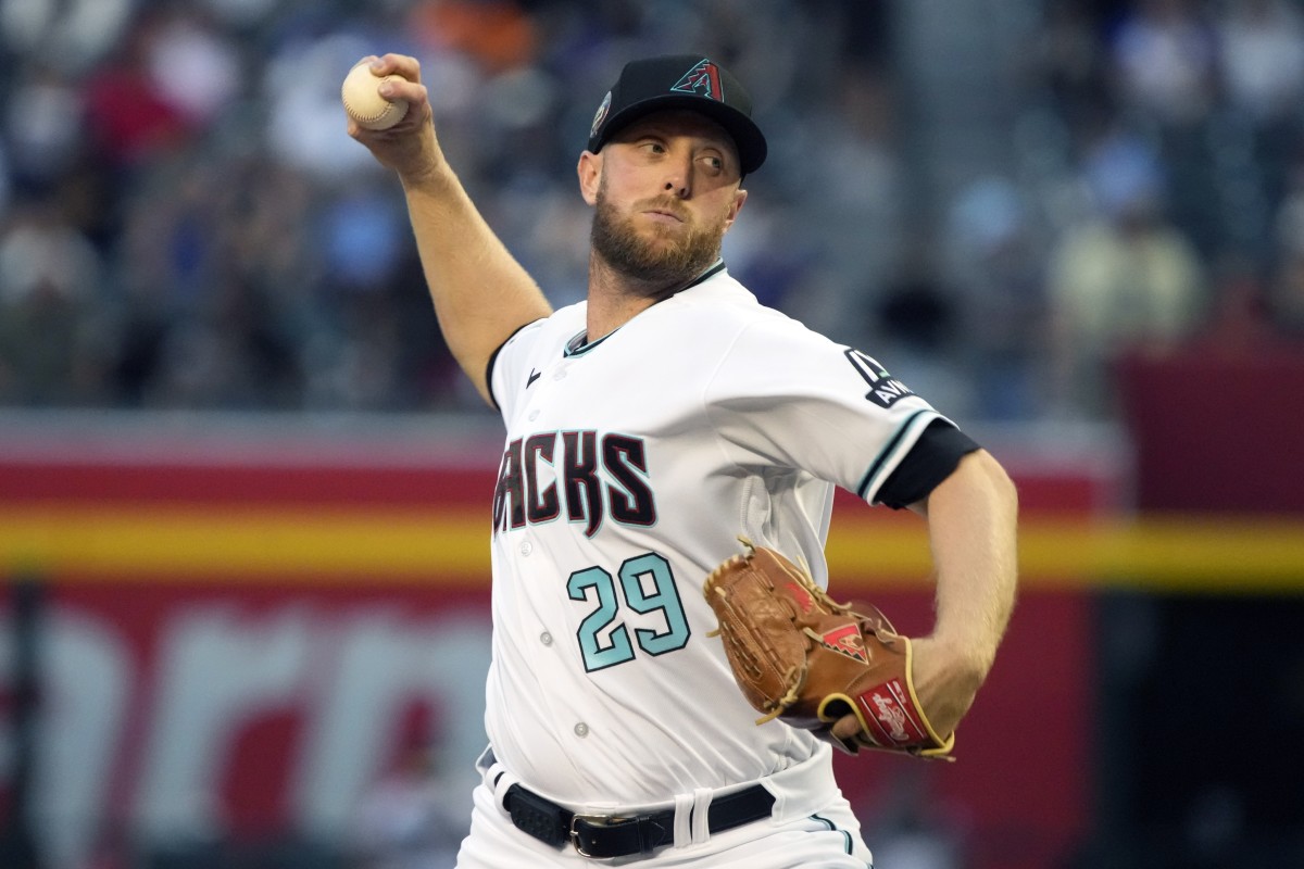 Diamondbacks right-hander Merrill Kelly pitches against the Milwaukee Brewers at Chase Field.