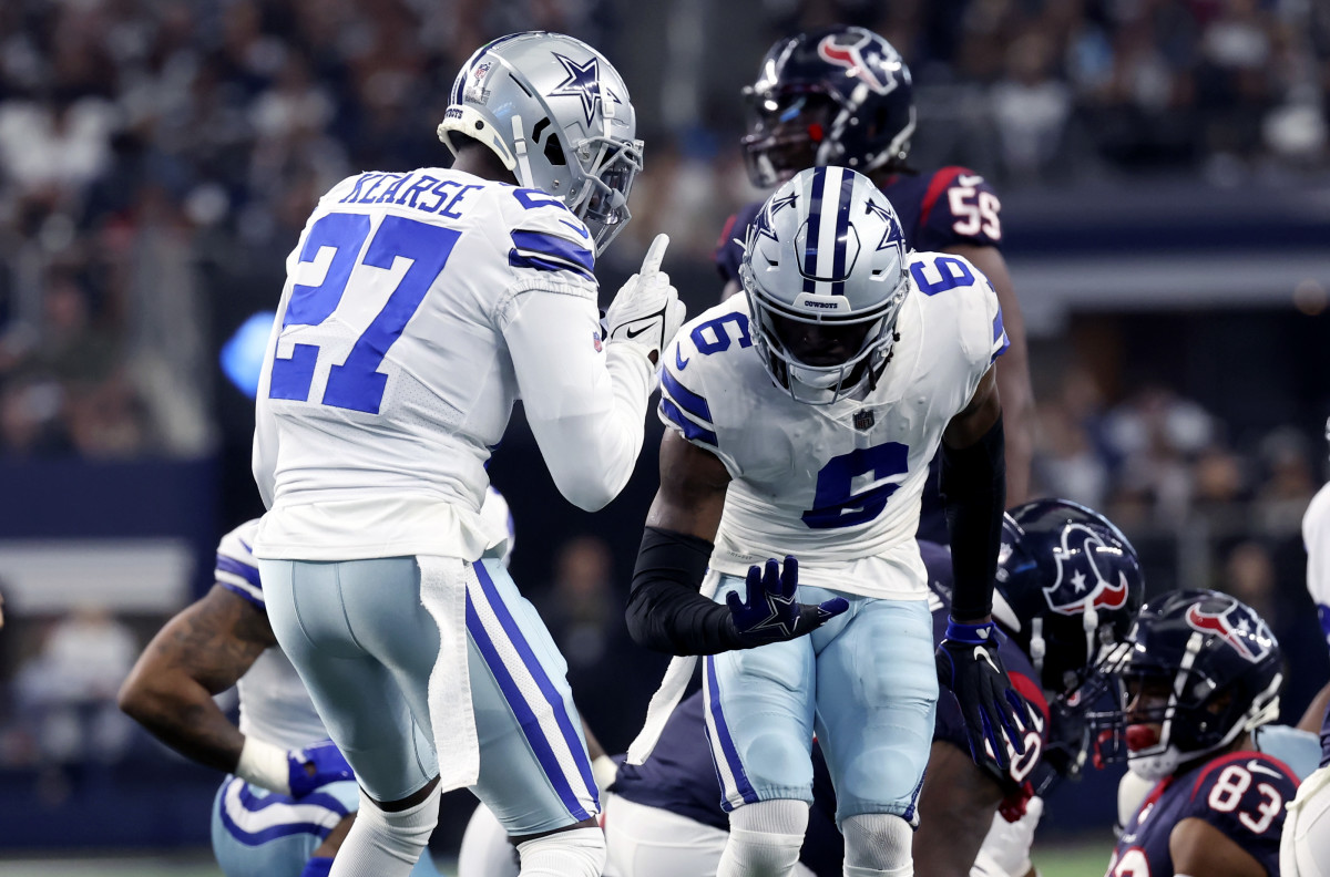 Dallas Cowboys linebacker Jabril Cox (14) in action during an NFL football  game against the Washington Commanders, Sunday, Oct. 2, 2022, in Arlington.  (AP Photo/Tyler Kaufman Stock Photo - Alamy