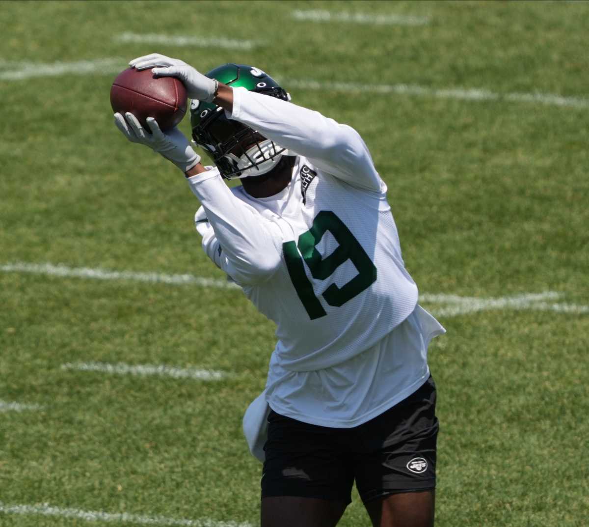 New York Jets wide receiver Irvin Charles (82) makes a catch in