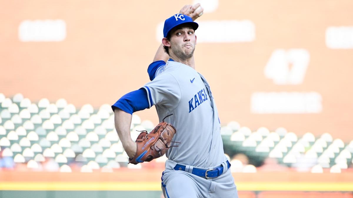 Kansas City Royals starting pitcher Daniel Lynch throws against the Detroit Tigers