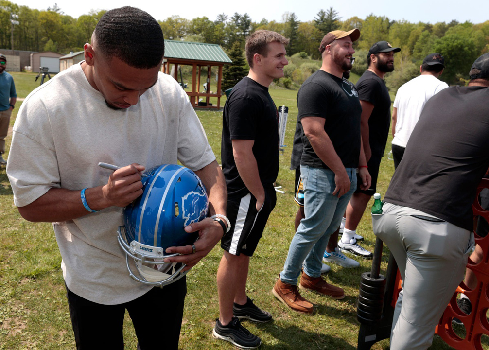 Aidan Hutchinson Models New Detroit Lions Helmet - BVM Sports