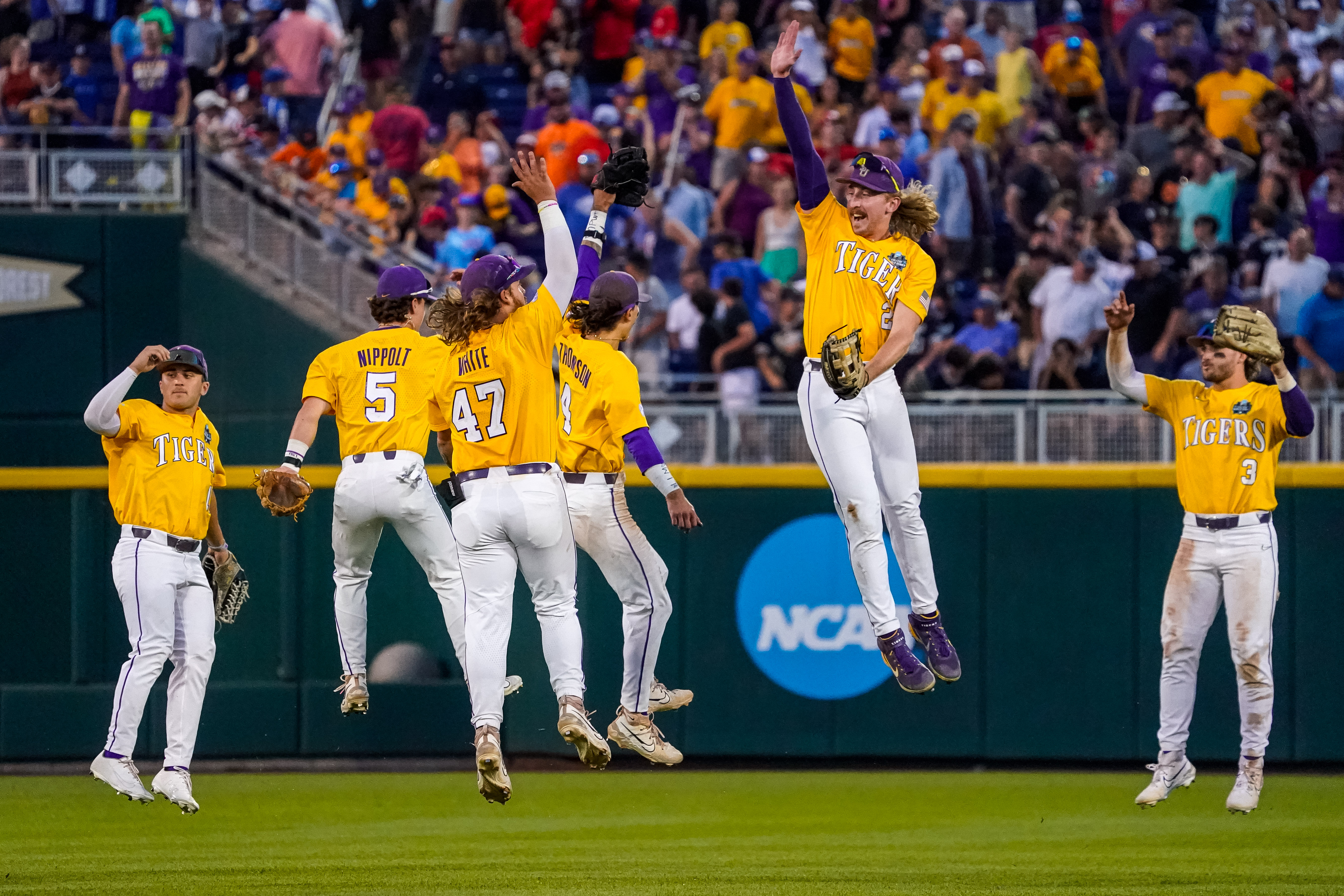 Florida Gators to Face LSU Tigers in 2023 Men's College World Series Finals  - Sports Illustrated Florida Gators News, Analysis and More