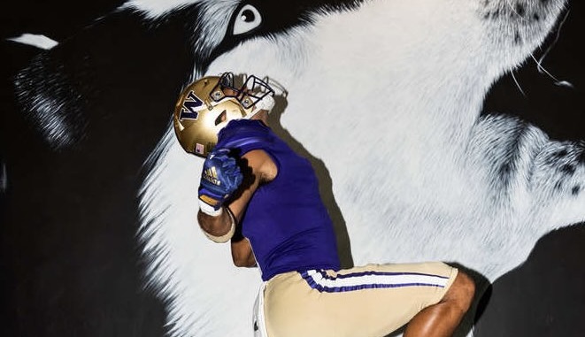 Huskies Break Out New-Model Uniforms With Some Fashion Tweaks