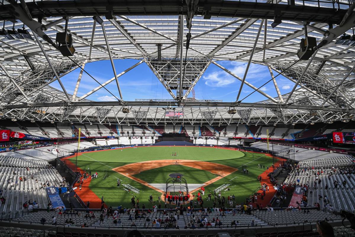 West Ham stadium transformed for baseball & MLB London Series Futbol