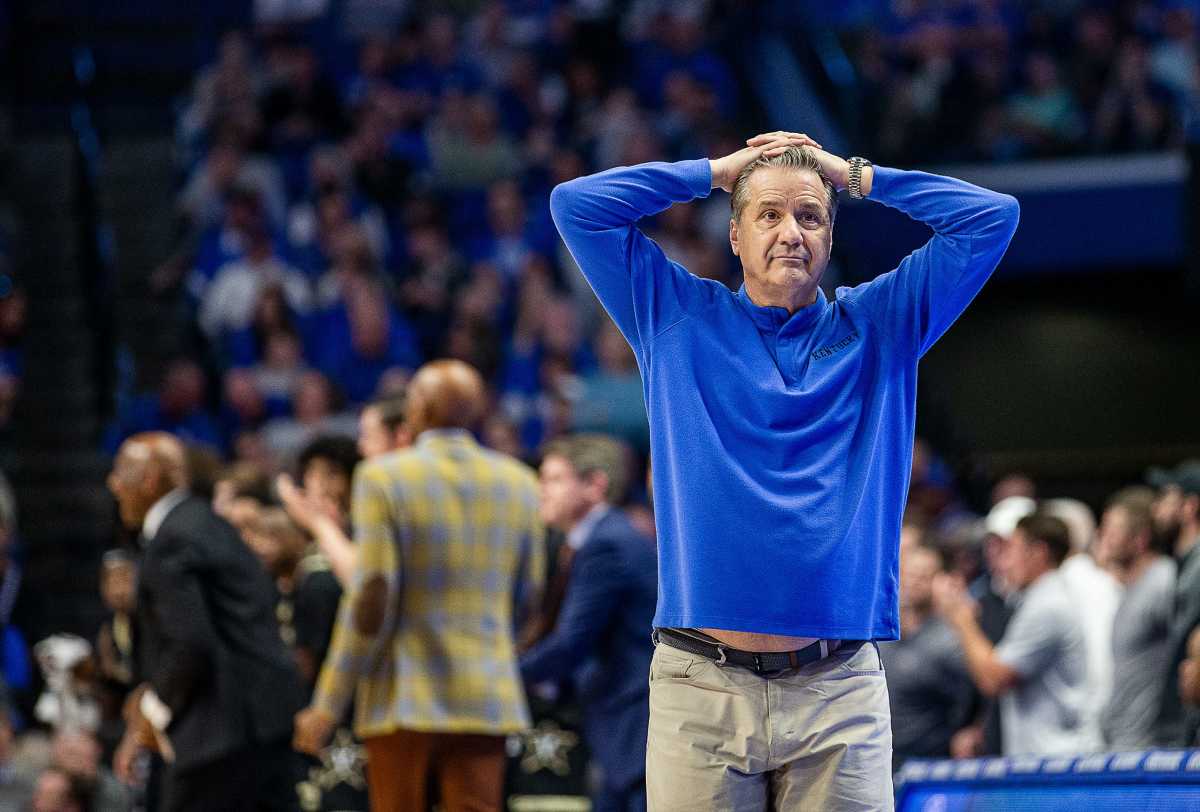 Kentucky head coach John Calipari put his hands on his head in frustration