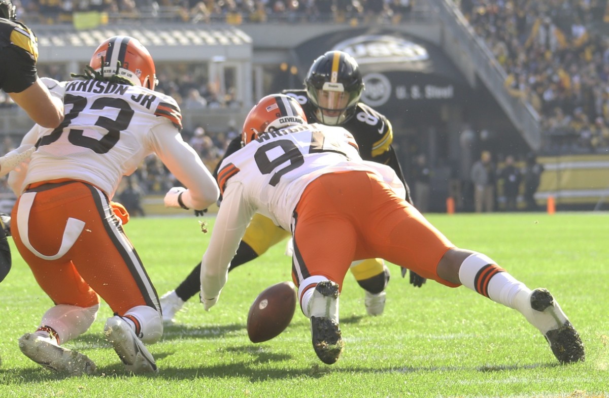 Cleveland Browns' Alex Wright runs drills at the NFL football