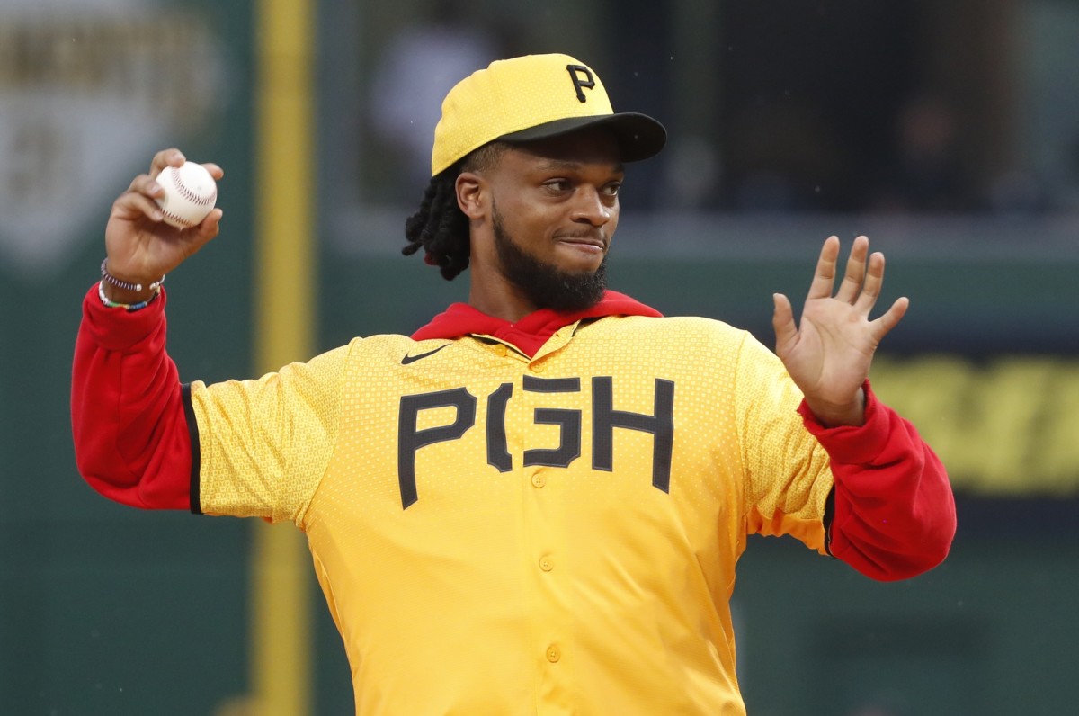 Damar Hamlin throws out first pitch at Pittsburgh Pirates game