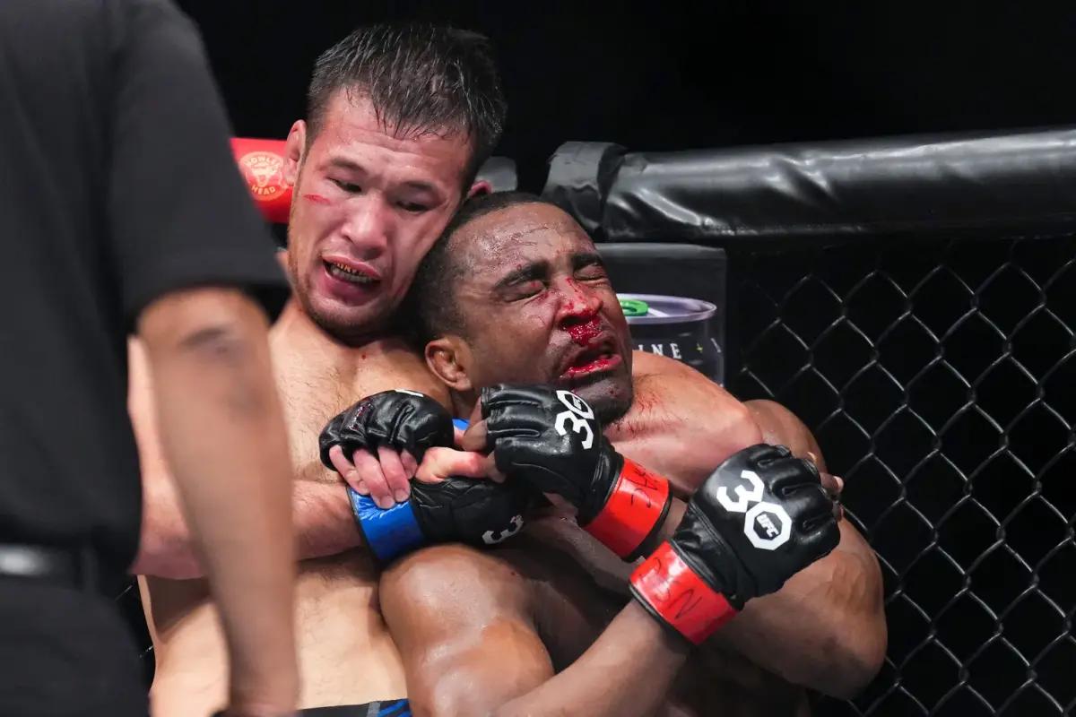 Shavkat Rakhmonov chokes out Geoff Neal.