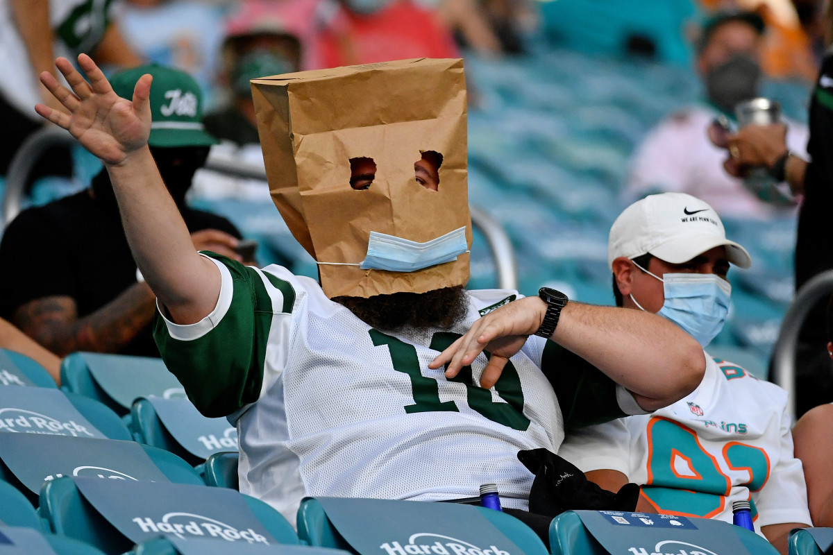 Man in Jets' jersey wears a paper bag over his head in Miami