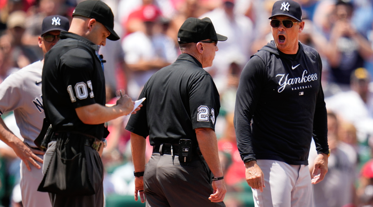 New York fans enraged with Aaron Boone's management as Mariners