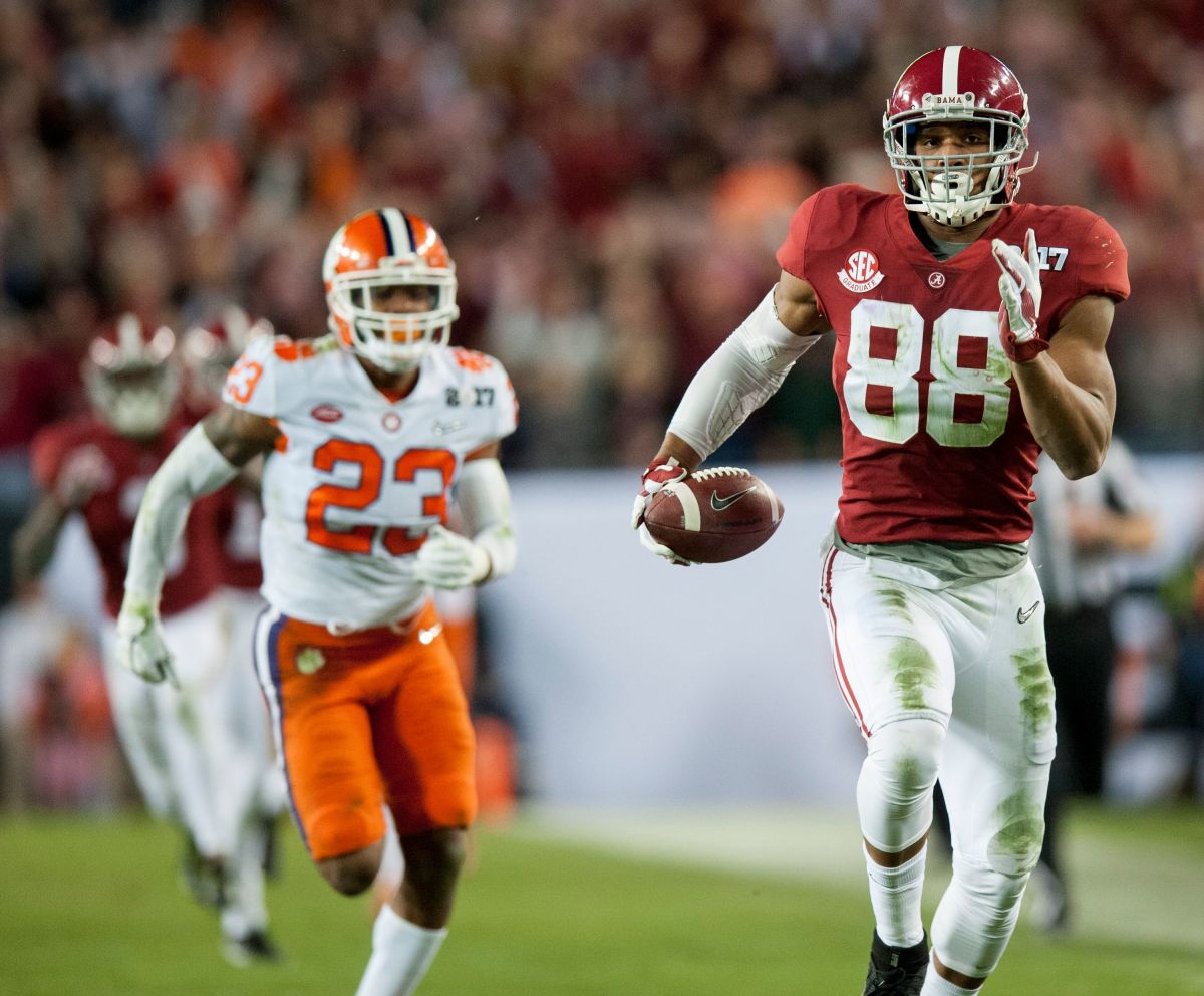 5x5 The Best Alabama Tight Ends During The Nick Saban Era Sports Illustrated Alabama Crimson 