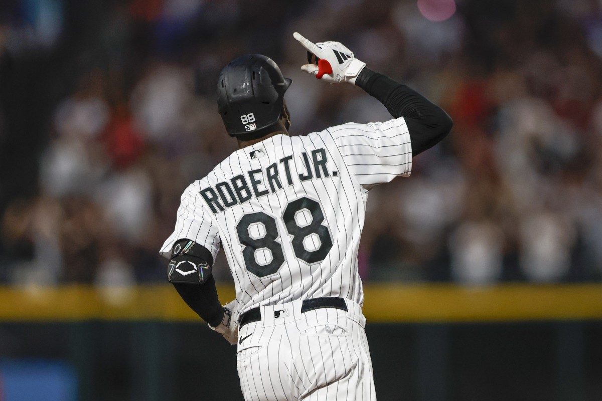 Chicago White Sox Star Luis Robert Jr. Powers His Way to Home Run Derby  Semifinals - Fastball
