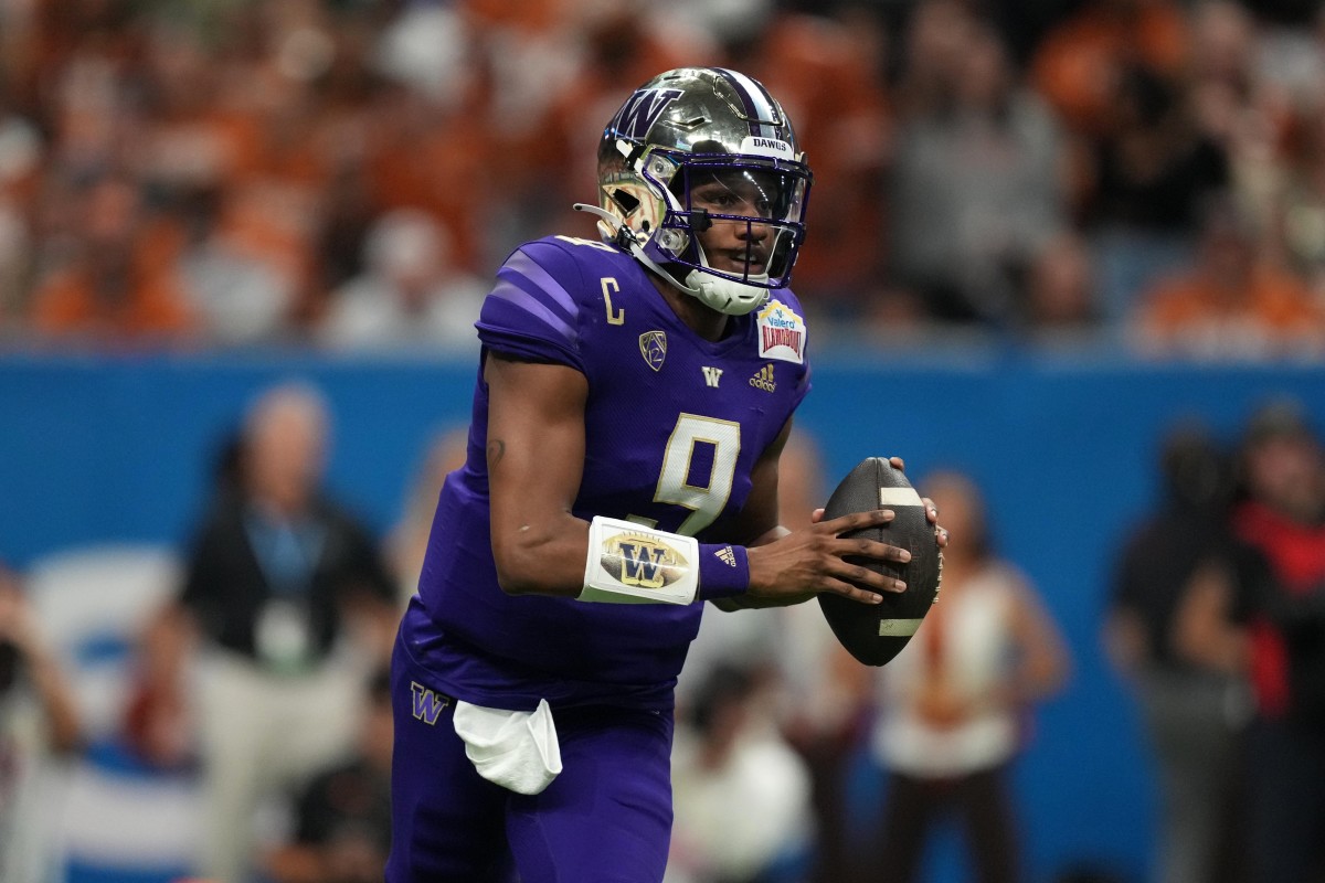 he ball against the Texas Longhorns in the first half of the 2022 Alamo Bowl at Alamodome.