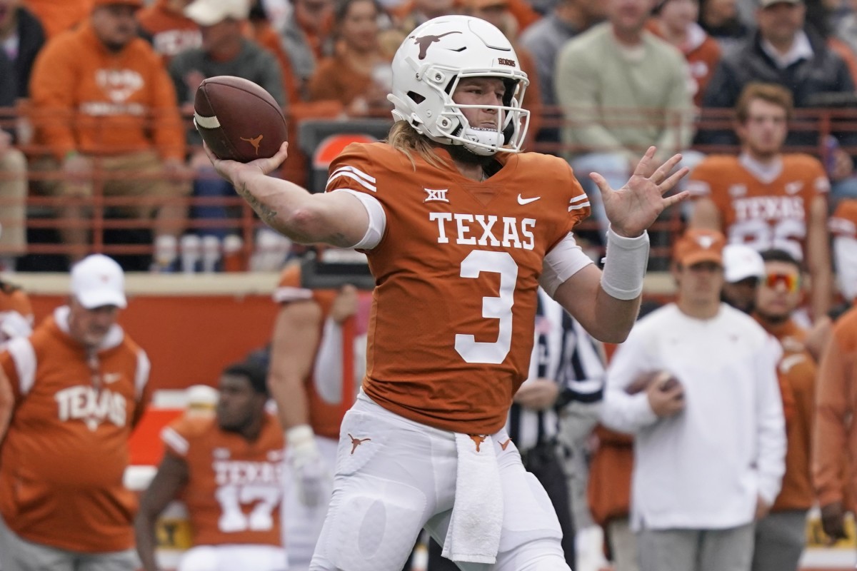 Texas Longhorns quarterback Quinn Ewers (3) throws a pass during the second half against the Baylor Bears at Darrell K Royal-Texas Memorial Stadium.