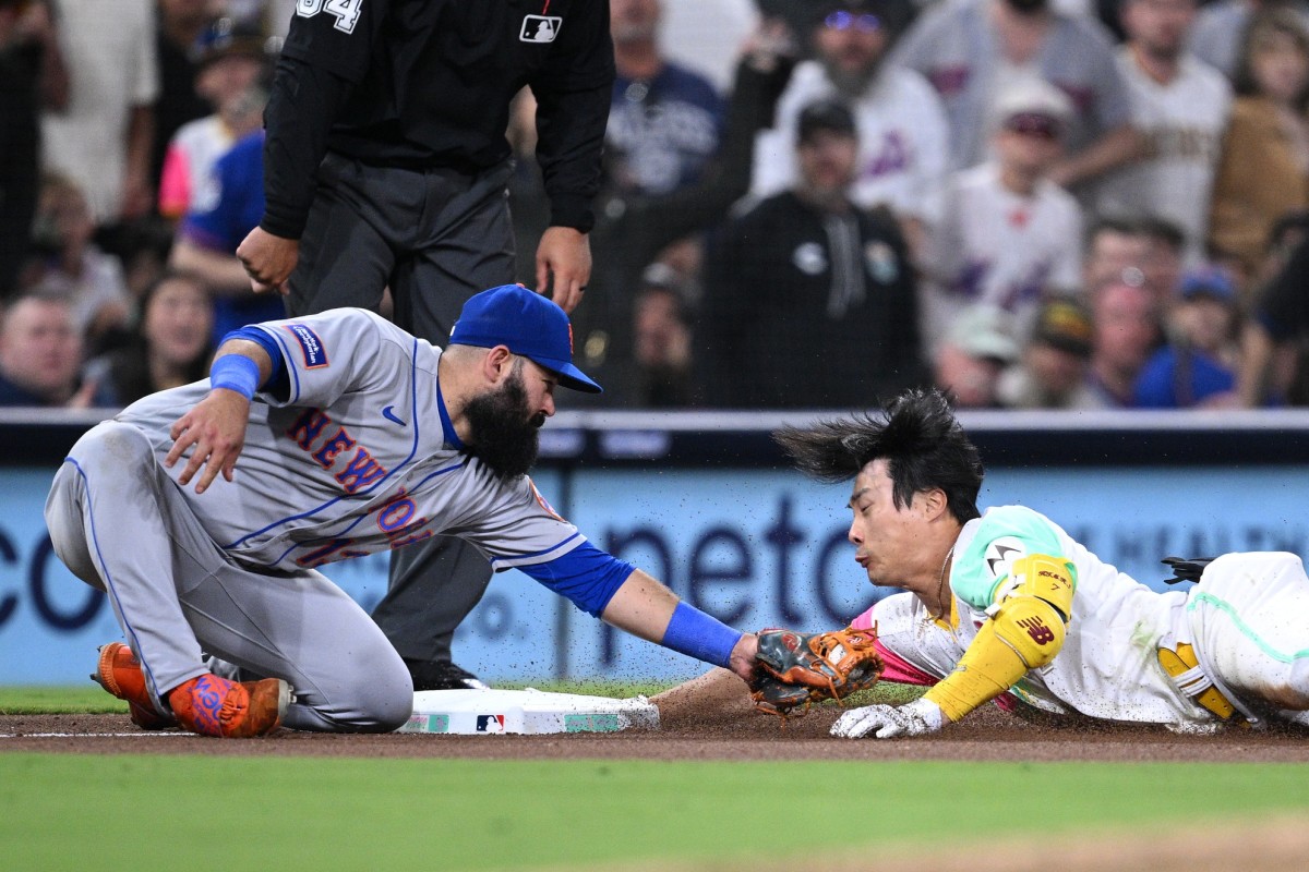 Mets score 4 in 10th inning to take series opener over Padres