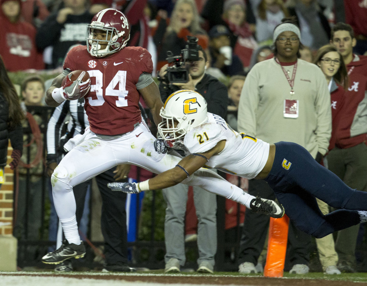 Alabama Crimson Tide running back Damien Harris (34) scores a touchdown against the Chattanooga Mocs at Bryant-Denny Stadium in 2016.