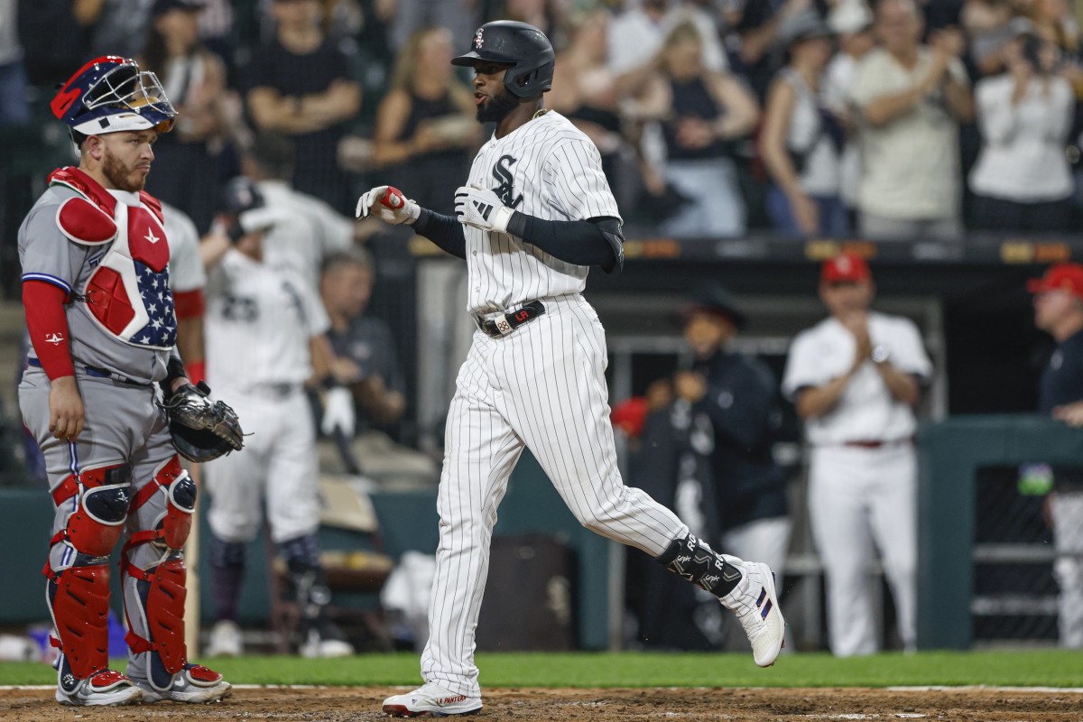 Chicago White Sox Star Luis Robert Jr. Powers His Way to Home Run Derby  Semifinals - Fastball