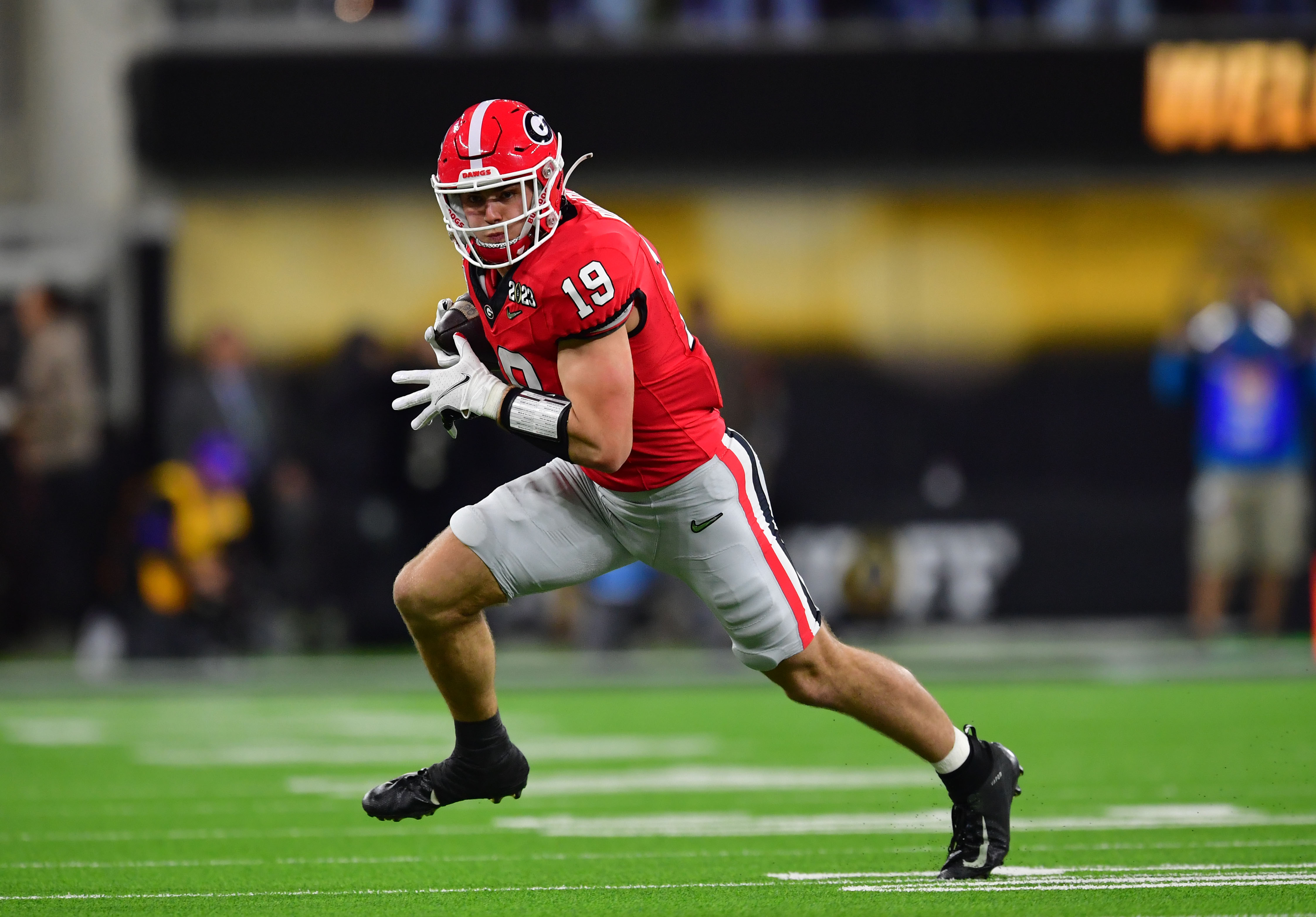 Georgia Football Tight End Brock Bowers A Mid Round Pick in Latest ...